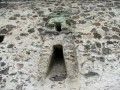 Lőrés a bazaltból és tufából épített falban Alsórákos Sükösd Bethlen várkastély