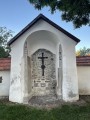 Az 1719-es sírkövek helye a cinterem falában Csíkszentkirály római katolikus templom
